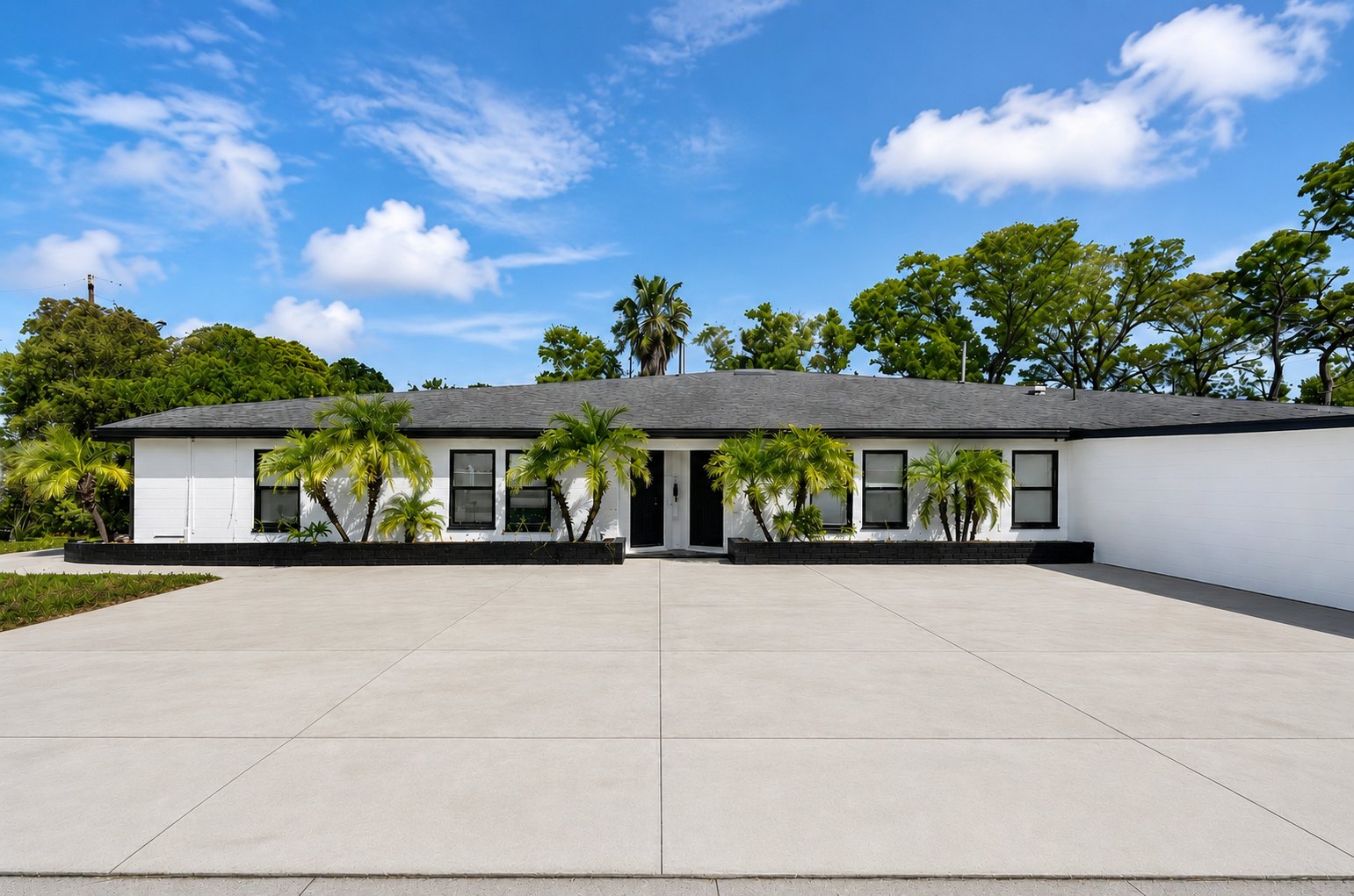 4631 40th St N — renovated eight-unit apartment community, St. Petersburg FL
